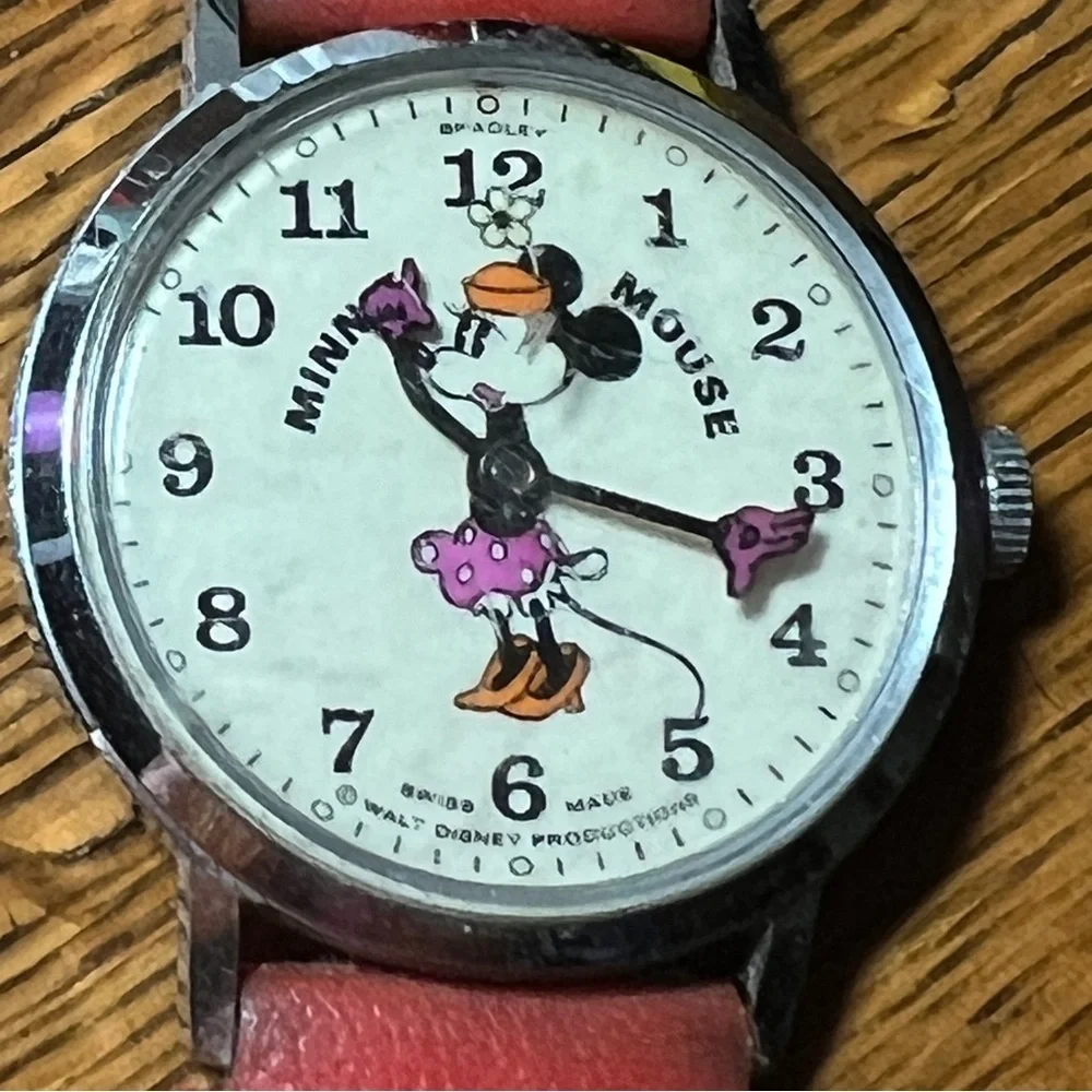 VINTAGE 70’s SWISS MADE DISNEY PIE EYE MINNIE MOUSE WIND UP WATCH. 1-1/8” Face